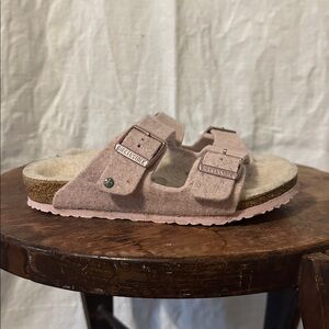 Birkenstock Arizona Happy Lamb Rivet fur wool slide sandal in soft pink size 2